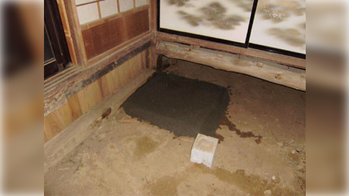 床をめくって屋内耐震の基礎造り